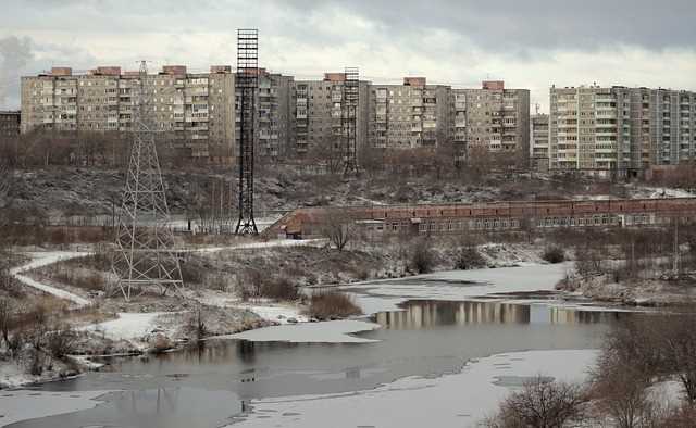 Создайте уникальную атмосферу в вашем помещении с помощью этих осветительных решений. Транспарентные конструкции позволяют легко изменять расположение источников света, что дает возможность адаптировать освещение под различные задачи и настроение. Используйте разные оттенки настенных креплений и отражателей, чтобы подчеркнуть стиль комнаты.